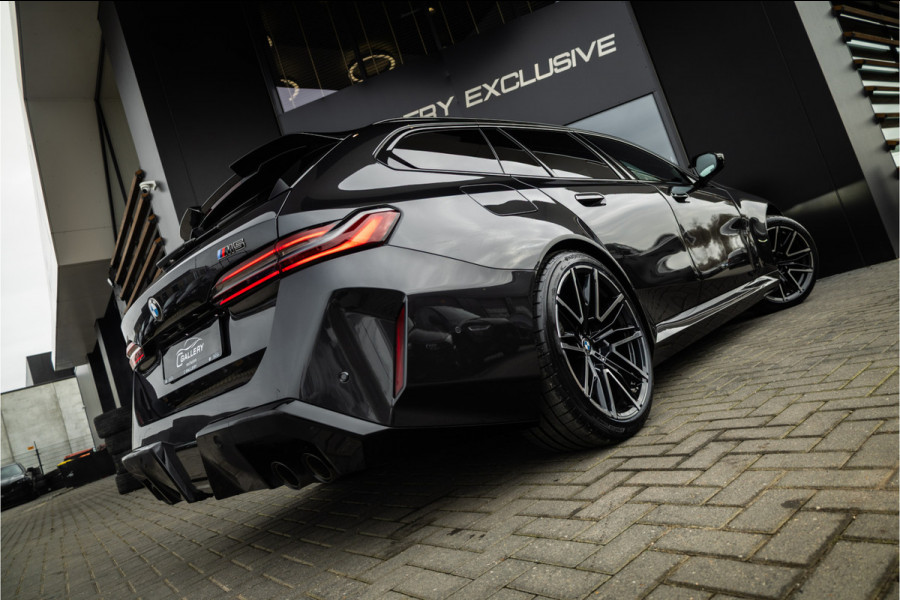 BMW 5 Serie Touring M5 - Panorama | B&W | Carbon | Elek. Trekhaak | 360 Camera