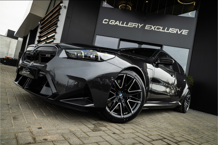 BMW 5 Serie Touring M5 - Panorama | B&W | Carbon | Elek. Trekhaak | 360 Camera