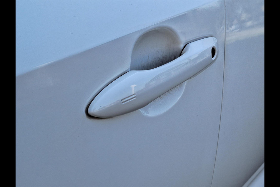 Toyota Corolla Sedan 1.8 Hybrid Style | Parkeersensoren, Navigatie, Keyless