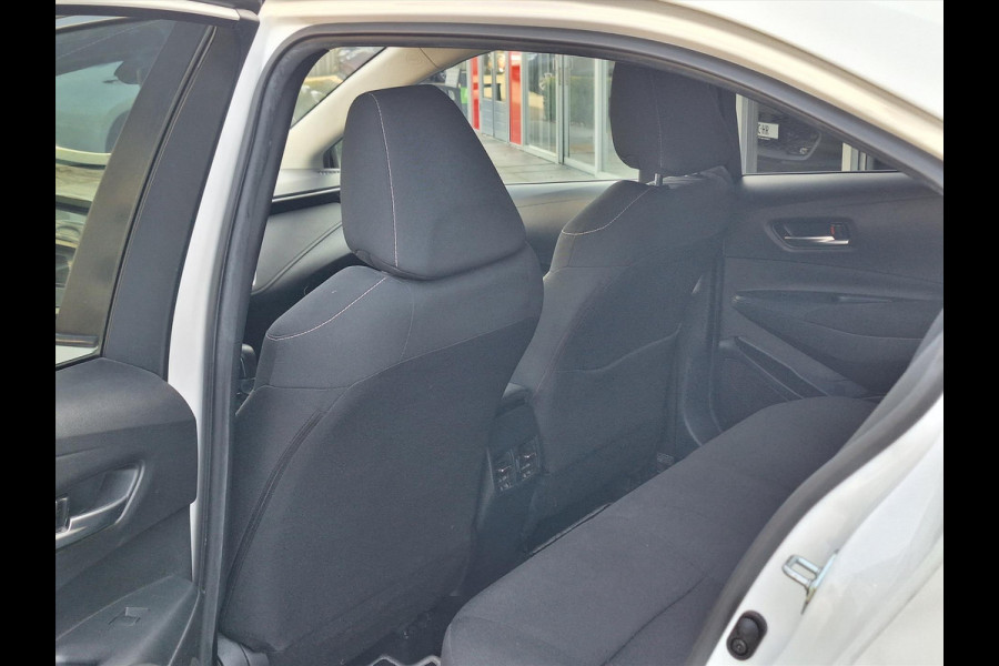 Toyota Corolla Sedan 1.8 Hybrid Style | Parkeersensoren, Navigatie, Keyless