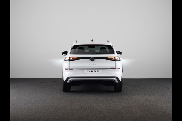 Volkswagen T-Roc Life First Edition 1.5 eTSI 85 kW / 116 PK SUV 7 v