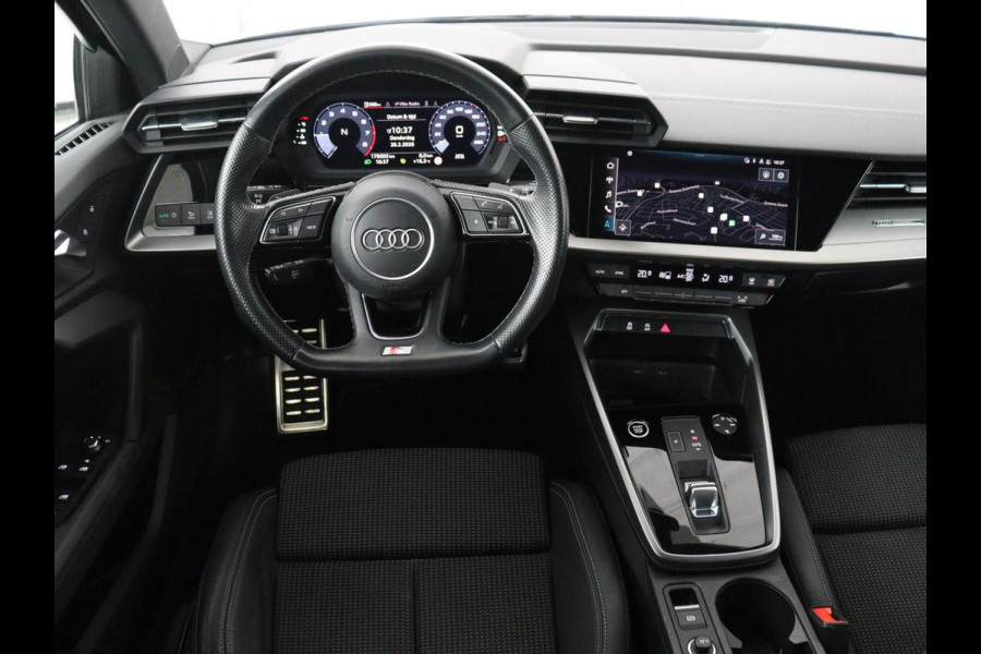 Audi A3 30 TFSI S edition | Panoramadak | Sportstoelen | Virtual Cockpit | Carplay | Half leder | Full LED | Parkeerhulp | Cruise control | Bluetooth | Climate control | Navigatie | S Line