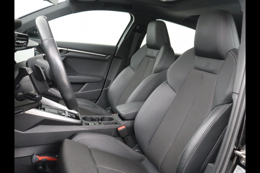 Audi A3 30 TFSI S edition | Panoramadak | Sportstoelen | Virtual Cockpit | Carplay | Half leder | Full LED | Parkeerhulp | Cruise control | Bluetooth | Climate control | Navigatie | S Line