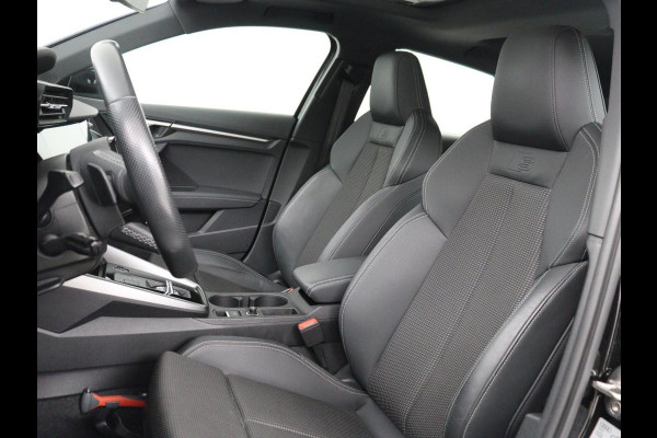 Audi A3 30 TFSI S edition | Panoramadak | Sportstoelen | Virtual Cockpit | Carplay | Half leder | Full LED | Parkeerhulp | Cruise control | Bluetooth | Climate control | Navigatie | S Line