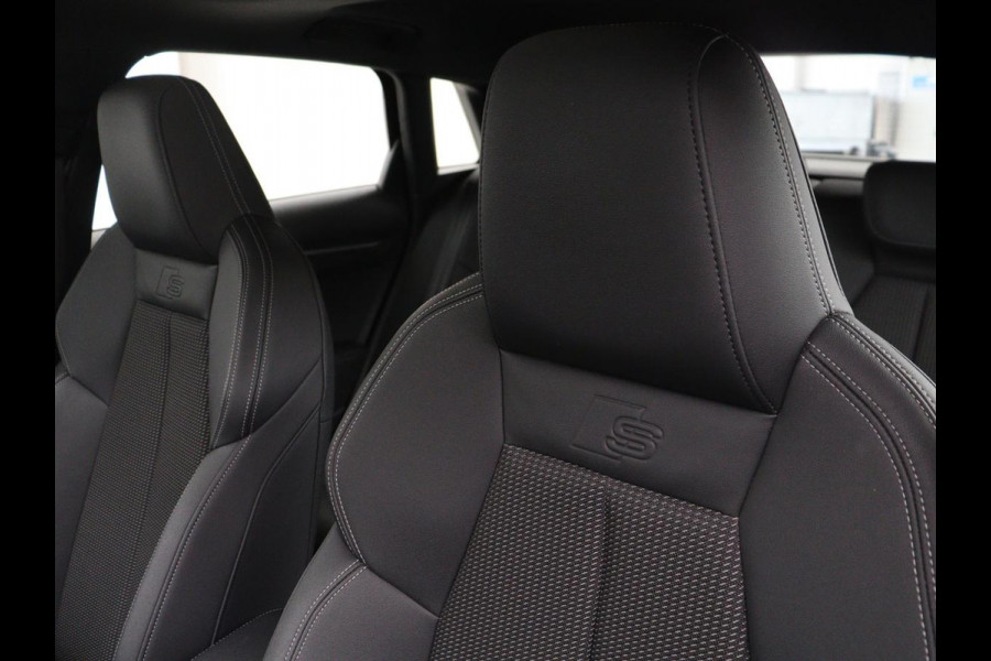 Audi A3 30 TFSI S edition | Panoramadak | Sportstoelen | Virtual Cockpit | Carplay | Half leder | Full LED | Parkeerhulp | Cruise control | Bluetooth | Climate control | Navigatie | S Line