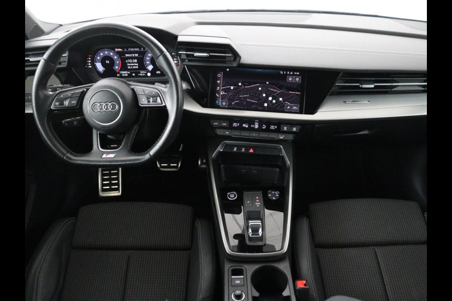 Audi A3 30 TFSI S edition | Panoramadak | Sportstoelen | Virtual Cockpit | Carplay | Half leder | Full LED | Parkeerhulp | Cruise control | Bluetooth | Climate control | Navigatie | S Line