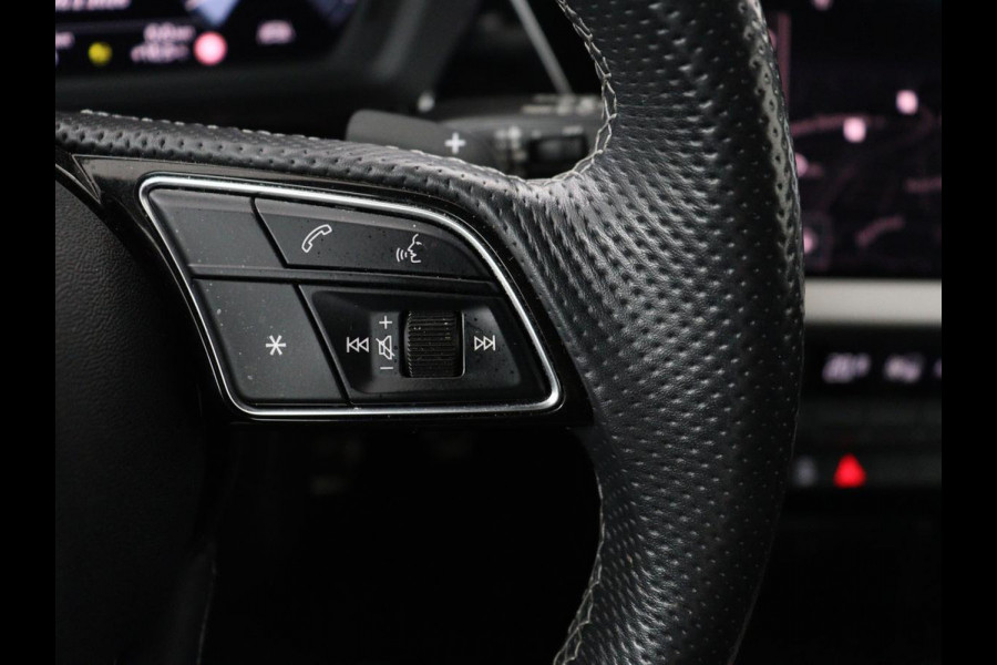 Audi A3 30 TFSI S edition | Panoramadak | Sportstoelen | Virtual Cockpit | Carplay | Half leder | Full LED | Parkeerhulp | Cruise control | Bluetooth | Climate control | Navigatie | S Line