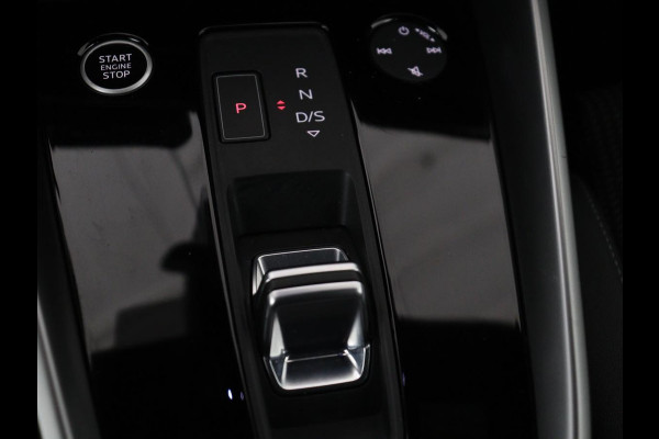 Audi A3 30 TFSI S edition | Panoramadak | Sportstoelen | Virtual Cockpit | Carplay | Half leder | Full LED | Parkeerhulp | Cruise control | Bluetooth | Climate control | Navigatie | S Line