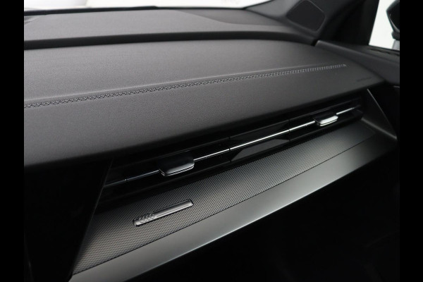 Audi A3 30 TFSI S edition | Panoramadak | Sportstoelen | Virtual Cockpit | Carplay | Half leder | Full LED | Parkeerhulp | Cruise control | Bluetooth | Climate control | Navigatie | S Line