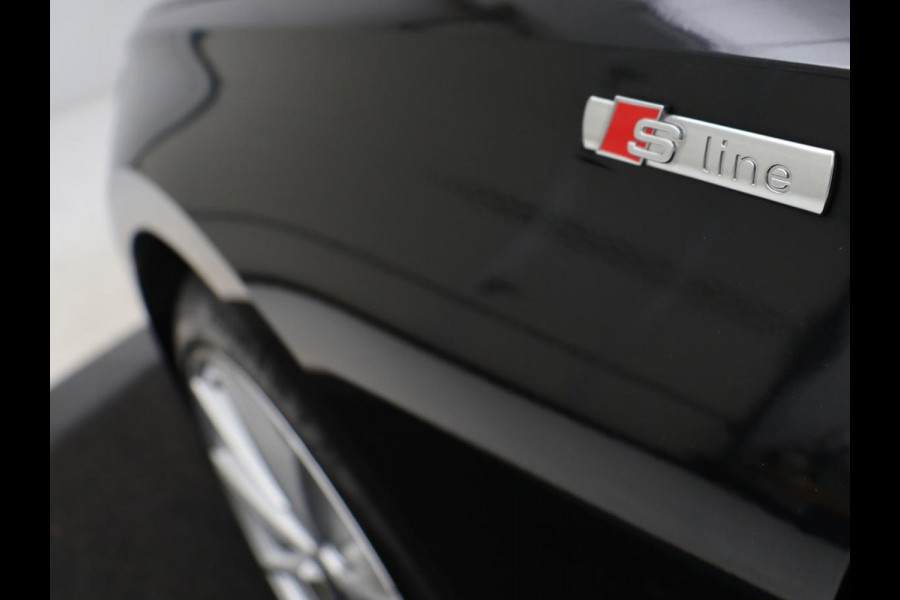 Audi A3 30 TFSI S edition | Panoramadak | Sportstoelen | Virtual Cockpit | Carplay | Half leder | Full LED | Parkeerhulp | Cruise control | Bluetooth | Climate control | Navigatie | S Line