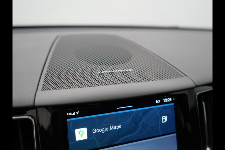 Volvo XC60 T6 AWD R-Design Plug In Hybrid 350pk Dealer O.H. PHEV | Trekhaak Af Fabriek | Panodak | Adaptive Cruise | Harman / Kardon | Lederen Sportstoelen Memory & Verwarmd | Google Assistent | Stuur Verwarmd | Keyless | Apple Carplay | DAB |