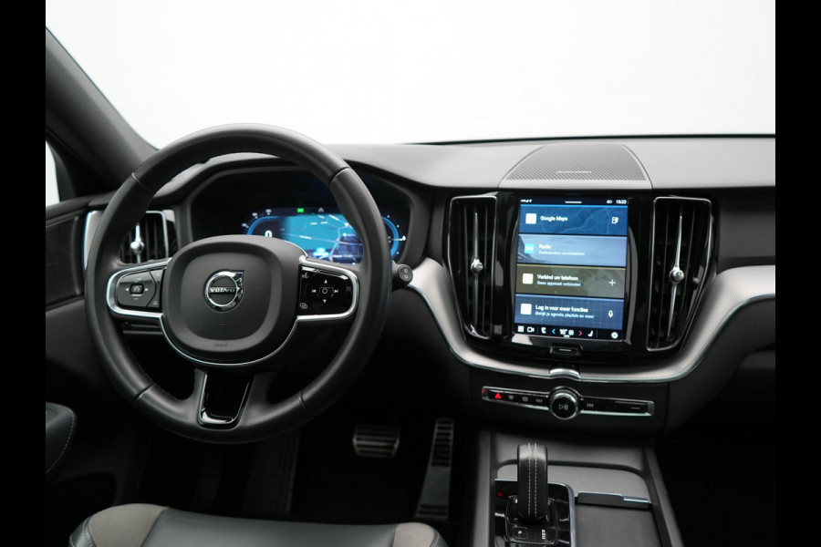 Volvo XC60 T6 AWD R-Design Plug In Hybrid 350pk Dealer O.H. PHEV | Trekhaak Af Fabriek | Panodak | Adaptive Cruise | Harman / Kardon | Lederen Sportstoelen Memory & Verwarmd | Google Assistent | Stuur Verwarmd | Keyless | Apple Carplay | DAB |
