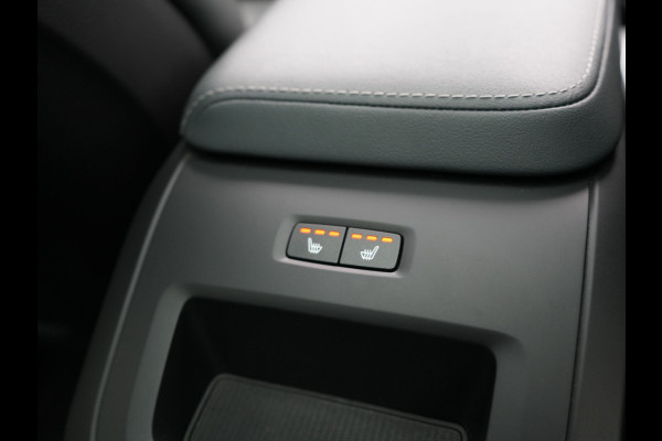 Volvo XC60 T6 AWD R-Design Plug In Hybrid 350pk Dealer O.H. PHEV | Trekhaak Af Fabriek | Panodak | Adaptive Cruise | Harman / Kardon | Lederen Sportstoelen Memory & Verwarmd | Google Assistent | Stuur Verwarmd | Keyless | Apple Carplay | DAB |