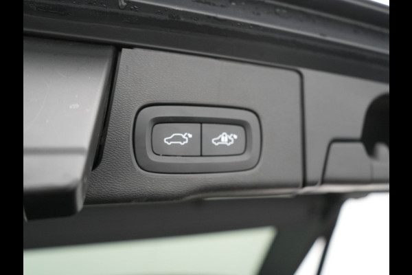 Volvo XC60 T6 AWD R-Design Plug In Hybrid 350pk Dealer O.H. PHEV | Trekhaak Af Fabriek | Panodak | Adaptive Cruise | Harman / Kardon | Lederen Sportstoelen Memory & Verwarmd | Google Assistent | Stuur Verwarmd | Keyless | Apple Carplay | DAB |