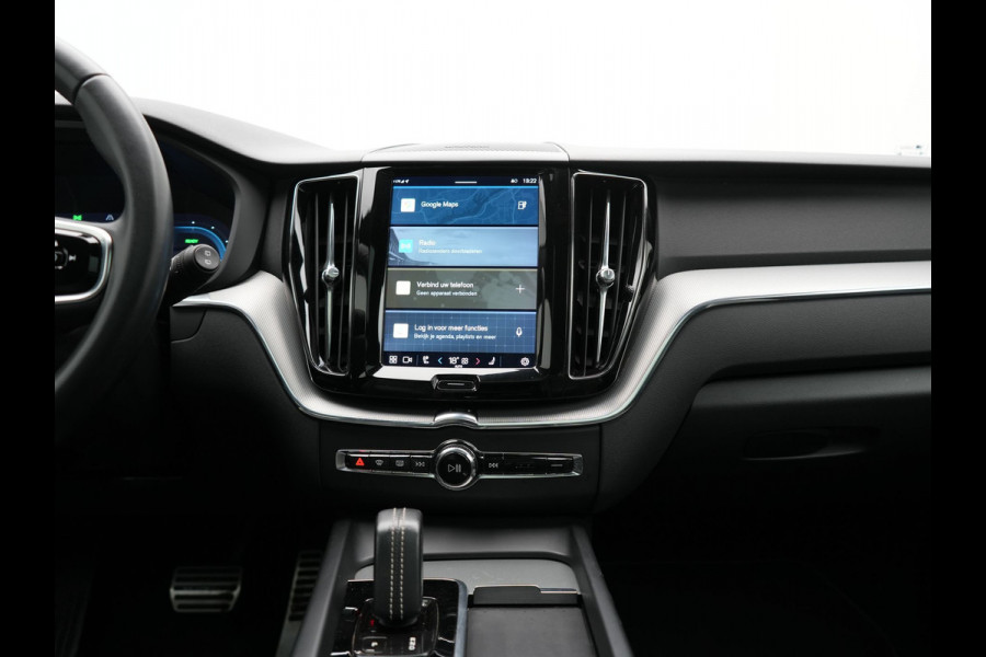 Volvo XC60 T6 AWD R-Design Plug In Hybrid 350pk Dealer O.H. PHEV | Trekhaak Af Fabriek | Panodak | Adaptive Cruise | Harman / Kardon | Lederen Sportstoelen Memory & Verwarmd | Google Assistent | Stuur Verwarmd | Keyless | Apple Carplay | DAB |