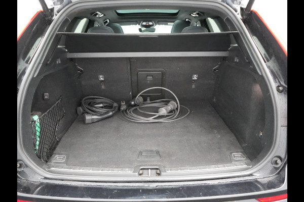 Volvo XC60 T6 AWD R-Design Plug In Hybrid 350pk Dealer O.H. PHEV | Trekhaak Af Fabriek | Panodak | Adaptive Cruise | Harman / Kardon | Lederen Sportstoelen Memory & Verwarmd | Google Assistent | Stuur Verwarmd | Keyless | Apple Carplay | DAB |