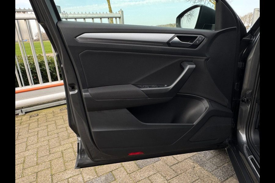 Volkswagen T-Roc 1.5 TSI Style STANDKACHEL / CAMERA / IQ LIGHT / STOELVERWARMING / CARPLAY / DRIVING SELECTION MODE