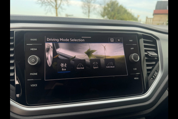 Volkswagen T-Roc 1.5 TSI Style STANDKACHEL / CAMERA / IQ LIGHT / STOELVERWARMING / CARPLAY / DRIVING SELECTION MODE