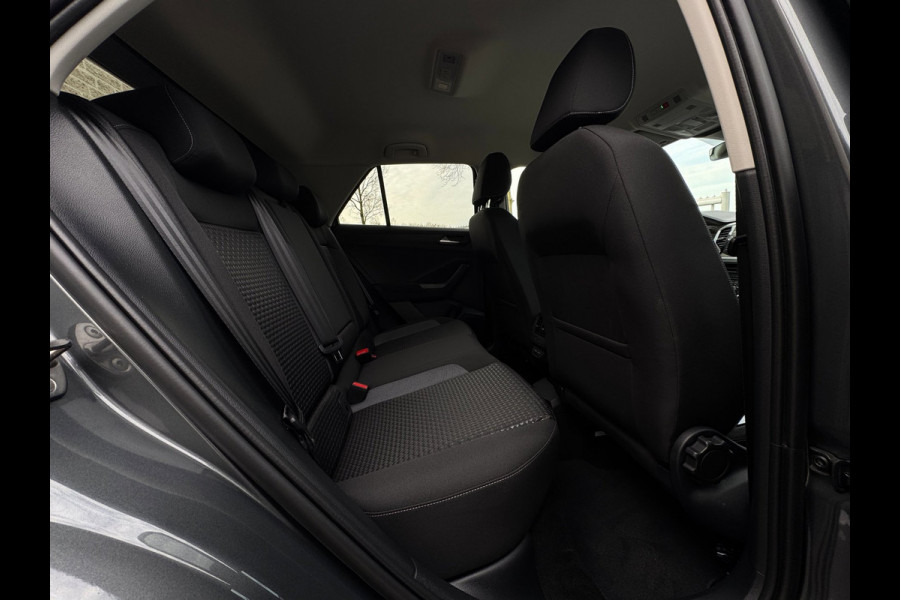 Volkswagen T-Roc 1.5 TSI Style STANDKACHEL / CAMERA / IQ LIGHT / STOELVERWARMING / CARPLAY / DRIVING SELECTION MODE