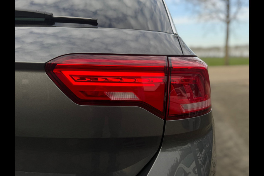 Volkswagen T-Roc 1.5 TSI Style STANDKACHEL / CAMERA / IQ LIGHT / STOELVERWARMING / CARPLAY / DRIVING SELECTION MODE