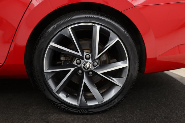 Škoda Superb 1.4 TSI iV Sportline | Trekhaak | Stoelverwarming | Matrix LED | Virtual Cockpit | Camera | Alcantara | Canton sound | Memory | Carplay | Navigatie | PHEV