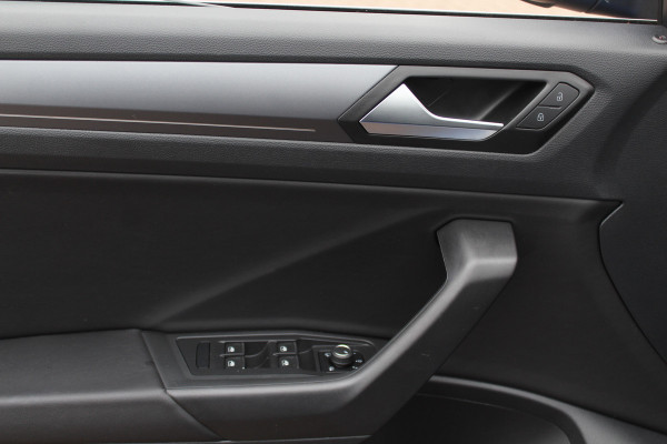 Volkswagen T-Roc Cabrio 1.5 TSI R-Line 47.055 km! / Navigatie / Parkeerhulp V+A / 19'' / Keyless / ACC / DAB / Stoelverwarming