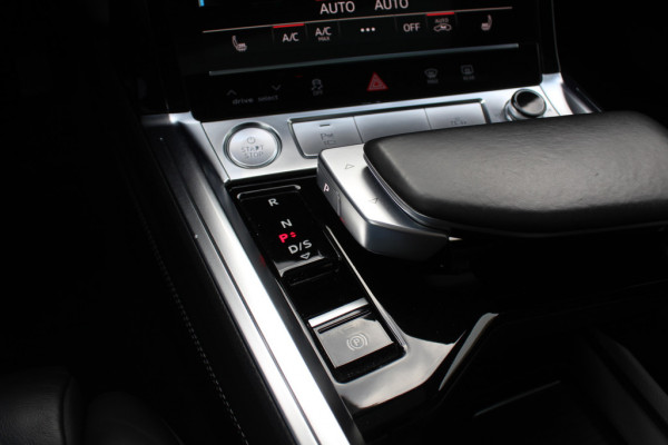 Audi e-tron Sportback 55 quattro edition 95 kWh / SoH 94,8% / Full option! / Panoramadak / Camera / Head-up / RS Seats / 21'' / Luchtvering / Matrix LED / B&O / ACC / Stoelverwarming