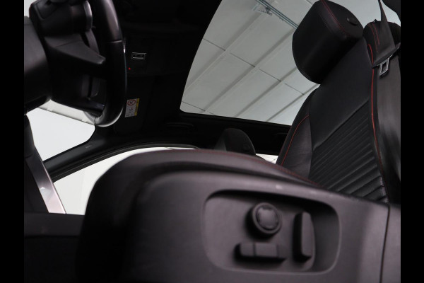 Land Rover Discovery Sport P300e 1.5 R-Dynamic SE | Panoramadak | Head-Up | Leder | Trekhaak | Matrix LED | Stoelverwarming | Keyless | Park Assist | Carplay | Navigatie | Memory | PHEV | Plug In