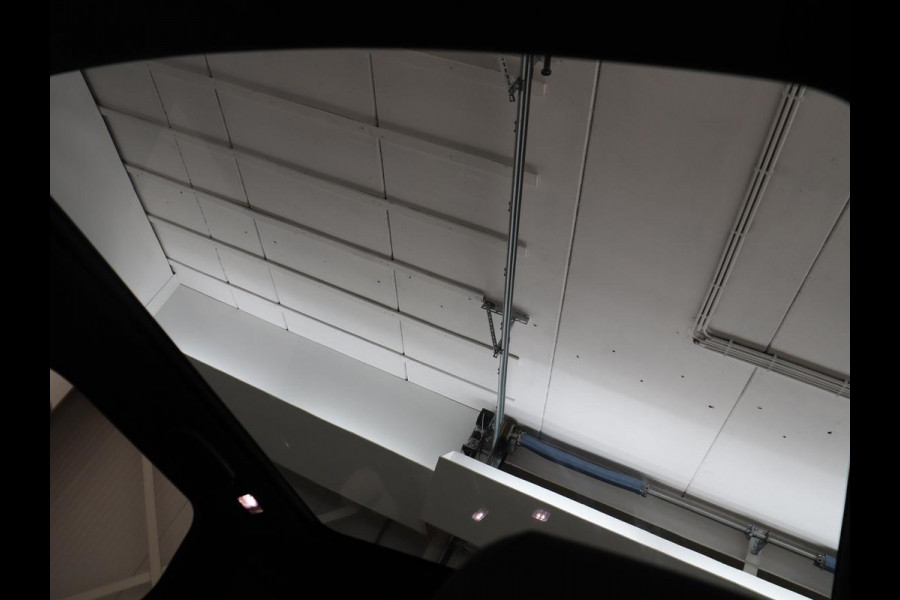 Land Rover Discovery Sport P300e 1.5 R-Dynamic SE | Panoramadak | Head-Up | Leder | Trekhaak | Matrix LED | Stoelverwarming | Keyless | Park Assist | Carplay | Navigatie | Memory | PHEV | Plug In