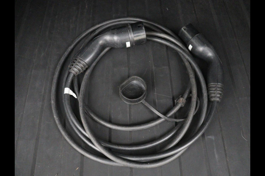 Land Rover Discovery Sport P300e 1.5 R-Dynamic SE | Panoramadak | Head-Up | Leder | Trekhaak | Matrix LED | Stoelverwarming | Keyless | Park Assist | Carplay | Navigatie | Memory | PHEV | Plug In