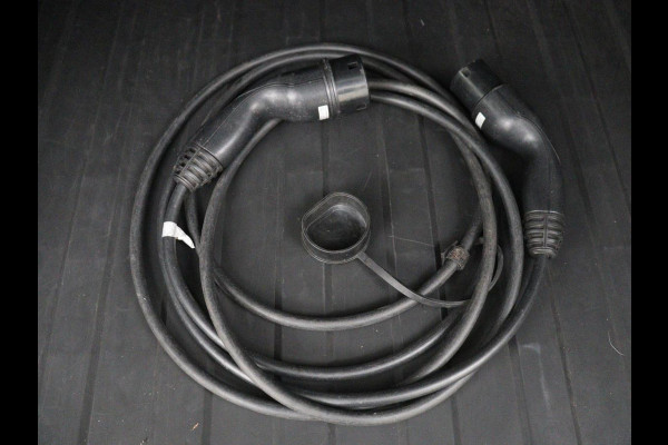 Land Rover Discovery Sport P300e 1.5 R-Dynamic SE | Panoramadak | Head-Up | Leder | Trekhaak | Matrix LED | Stoelverwarming | Keyless | Park Assist | Carplay | Navigatie | Memory | PHEV | Plug In