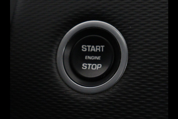 Land Rover Discovery Sport P300e 1.5 R-Dynamic SE | Panoramadak | Head-Up | Leder | Trekhaak | Matrix LED | Stoelverwarming | Keyless | Park Assist | Carplay | Navigatie | Memory | PHEV | Plug In