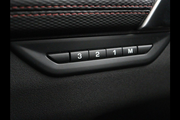 Land Rover Discovery Sport P300e 1.5 R-Dynamic SE | Panoramadak | Head-Up | Leder | Trekhaak | Matrix LED | Stoelverwarming | Keyless | Park Assist | Carplay | Navigatie | Memory | PHEV | Plug In