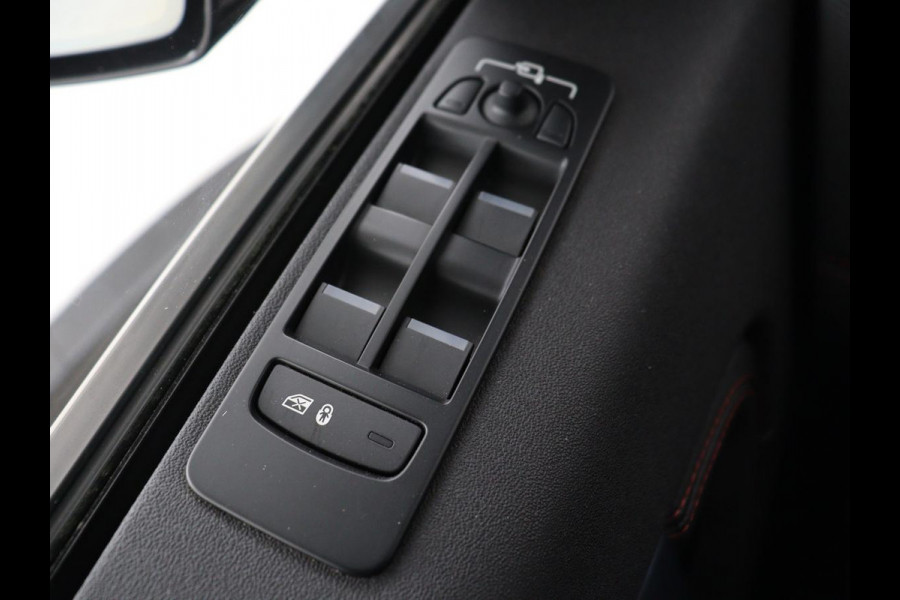 Land Rover Discovery Sport P300e 1.5 R-Dynamic SE | Panoramadak | Head-Up | Leder | Trekhaak | Matrix LED | Stoelverwarming | Keyless | Park Assist | Carplay | Navigatie | Memory | PHEV | Plug In