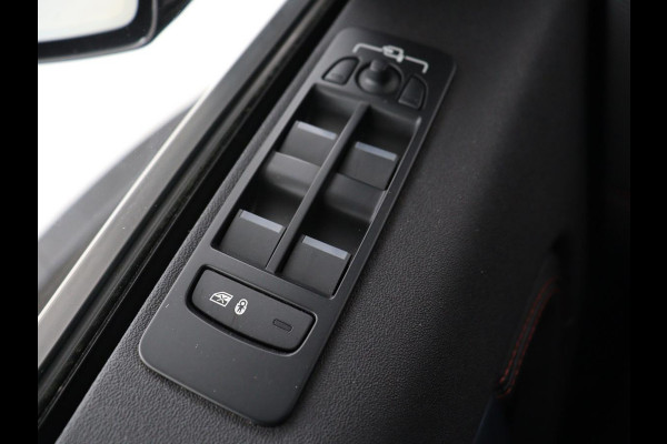 Land Rover Discovery Sport P300e 1.5 R-Dynamic SE | Panoramadak | Head-Up | Leder | Trekhaak | Matrix LED | Stoelverwarming | Keyless | Park Assist | Carplay | Navigatie | Memory | PHEV | Plug In