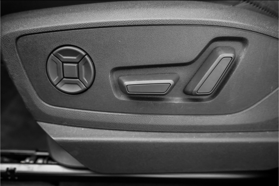 Audi e-tron 55 Quattro Advanced Pro Line+ 95 kWh S-Line Zwart Optiek Pano ACC HUD Trekhaak