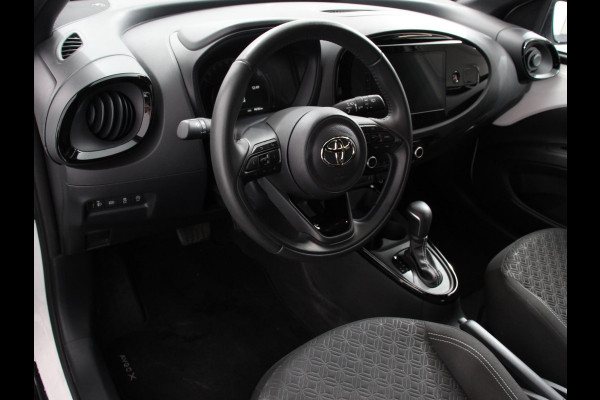 Toyota Aygo X 1.0 VVT-i S-CVT Automaat Trend | Navigatie | Apple Carplay/Android Auto | Climate Control | Cruise Control Adaptive | 17"Lichtmetalen velgen | Camera
