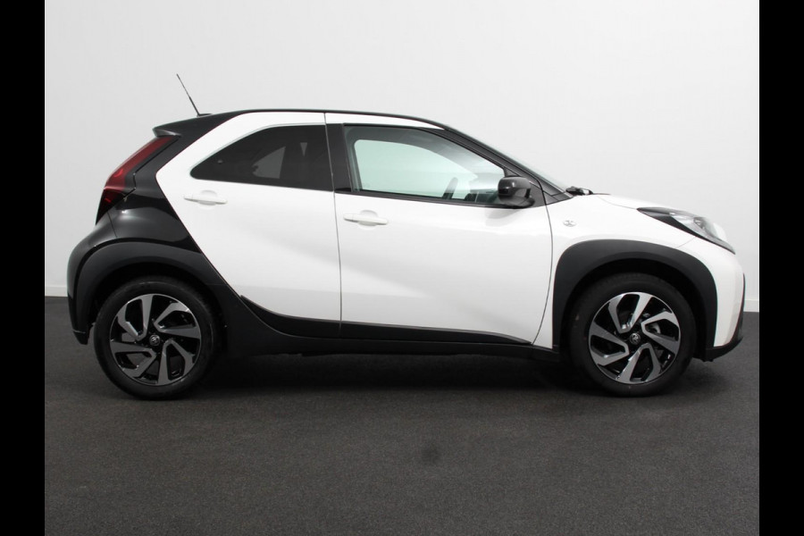 Toyota Aygo X 1.0 VVT-i S-CVT Automaat Trend | Navigatie | Apple Carplay/Android Auto | Climate Control | Cruise Control Adaptive | 17"Lichtmetalen velgen | Camera