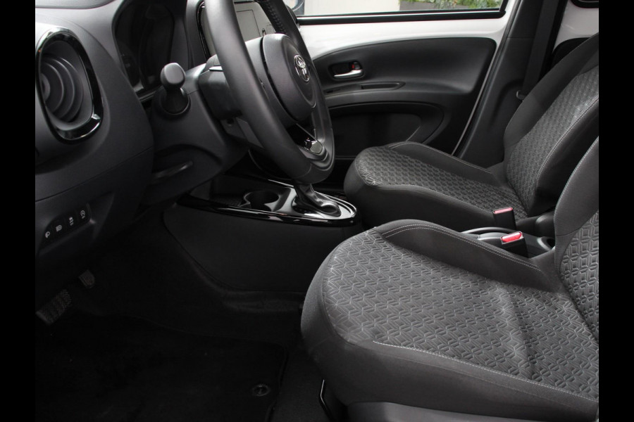 Toyota Aygo X 1.0 VVT-i S-CVT Automaat Trend | Navigatie | Apple Carplay/Android Auto | Climate Control | Cruise Control Adaptive | 17"Lichtmetalen velgen | Camera
