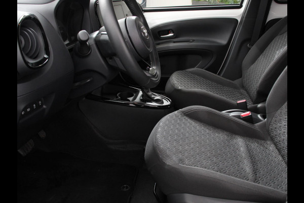 Toyota Aygo X 1.0 VVT-i S-CVT Automaat Trend | Navigatie | Apple Carplay/Android Auto | Climate Control | Cruise Control Adaptive | 17"Lichtmetalen velgen | Camera