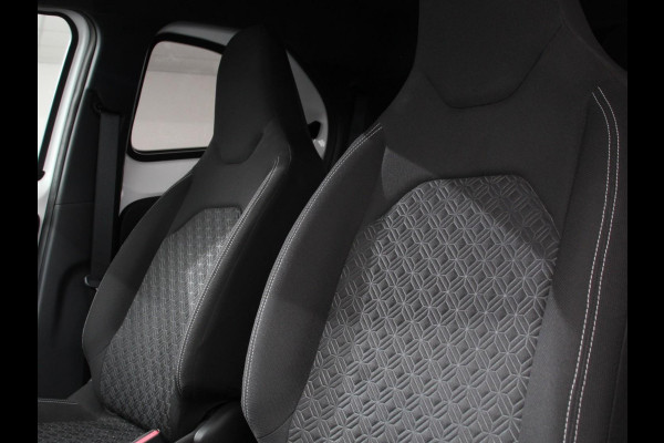 Toyota Aygo X 1.0 VVT-i S-CVT Automaat Trend | Navigatie | Apple Carplay/Android Auto | Climate Control | Cruise Control Adaptive | 17"Lichtmetalen velgen | Camera