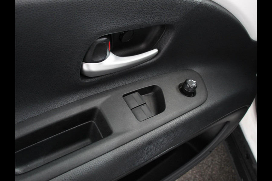 Toyota Aygo X 1.0 VVT-i S-CVT Automaat Trend | Navigatie | Apple Carplay/Android Auto | Climate Control | Cruise Control Adaptive | 17"Lichtmetalen velgen | Camera