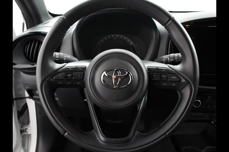 Toyota Aygo X 1.0 VVT-i S-CVT Automaat Trend | Navigatie | Apple Carplay/Android Auto | Climate Control | Cruise Control Adaptive | 17"Lichtmetalen velgen | Camera