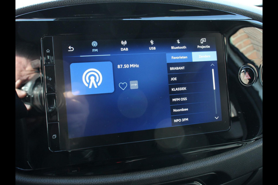 Toyota Aygo X 1.0 VVT-i S-CVT Automaat Trend | Navigatie | Apple Carplay/Android Auto | Climate Control | Cruise Control Adaptive | 17"Lichtmetalen velgen | Camera