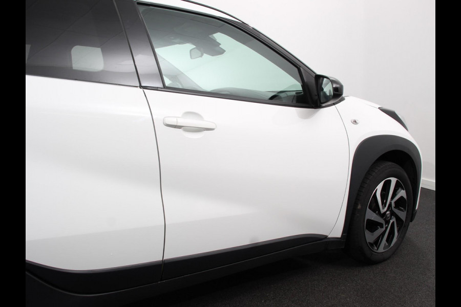 Toyota Aygo X 1.0 VVT-i S-CVT Automaat Trend | Navigatie | Apple Carplay/Android Auto | Climate Control | Cruise Control Adaptive | 17"Lichtmetalen velgen | Camera