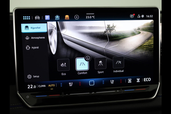 Volkswagen Tiguan 1.5 eHybrid R-Line Edition 272PK | Panoramadak | Camera | Wegklapbare trekhaak | Verlengde garantie