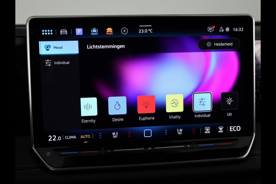 Volkswagen Tiguan 1.5 eHybrid R-Line Edition 272PK | Panoramadak | Camera | Wegklapbare trekhaak | Verlengde garantie