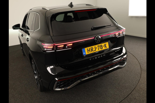 Volkswagen Tiguan 1.5 eHybrid R-Line Edition 272PK | Panoramadak | Camera | Wegklapbare trekhaak | Verlengde garantie