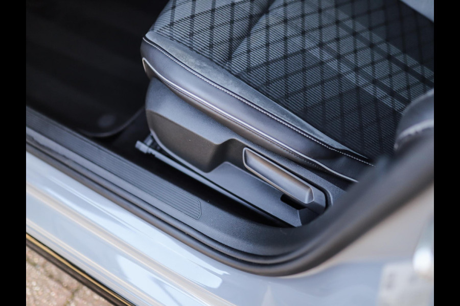 Volkswagen Golf 1.5 TSI R-Line | Camera | Stuur/Stoelverw. | DAB | ACC