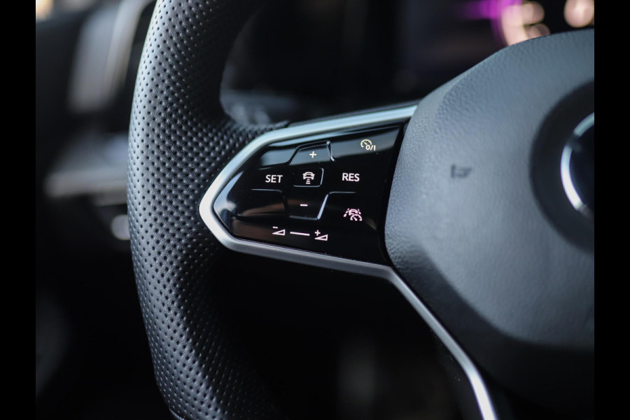 Volkswagen Golf 1.5 TSI R-Line | Camera | Stuur/Stoelverw. | DAB | ACC